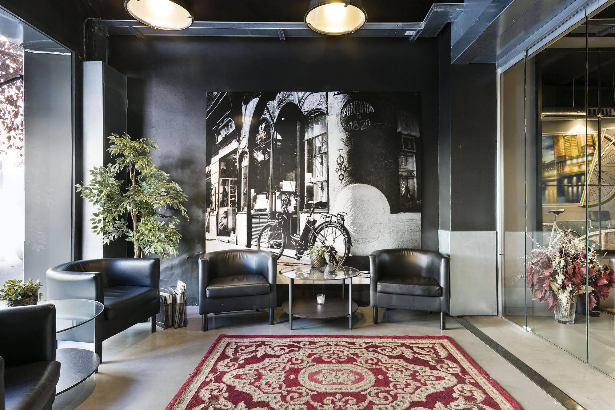 Fira Apartments By Gaiarooms Barcelona Eksteriør bilde