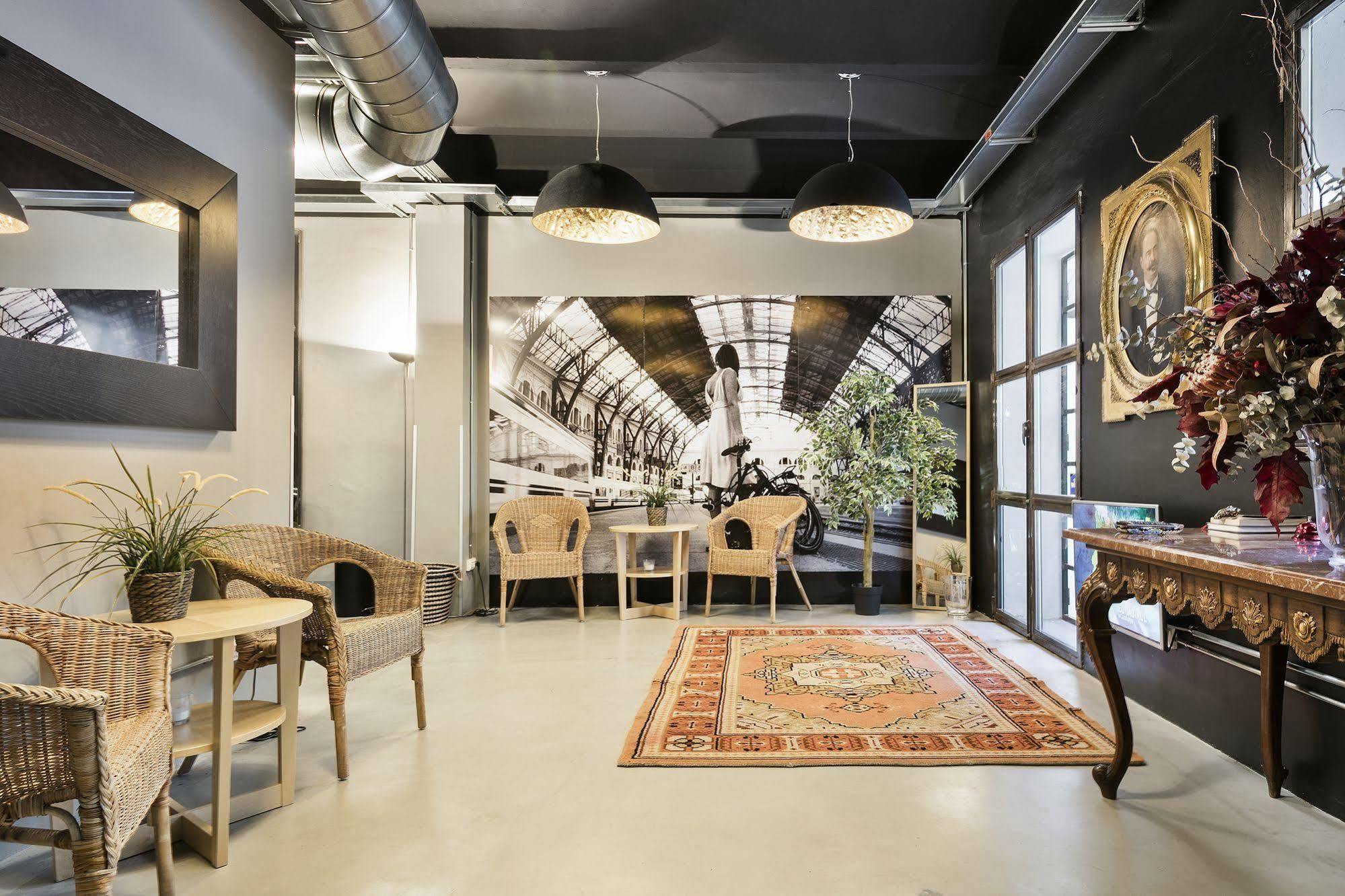 Fira Apartments By Gaiarooms Barcelona Eksteriør bilde