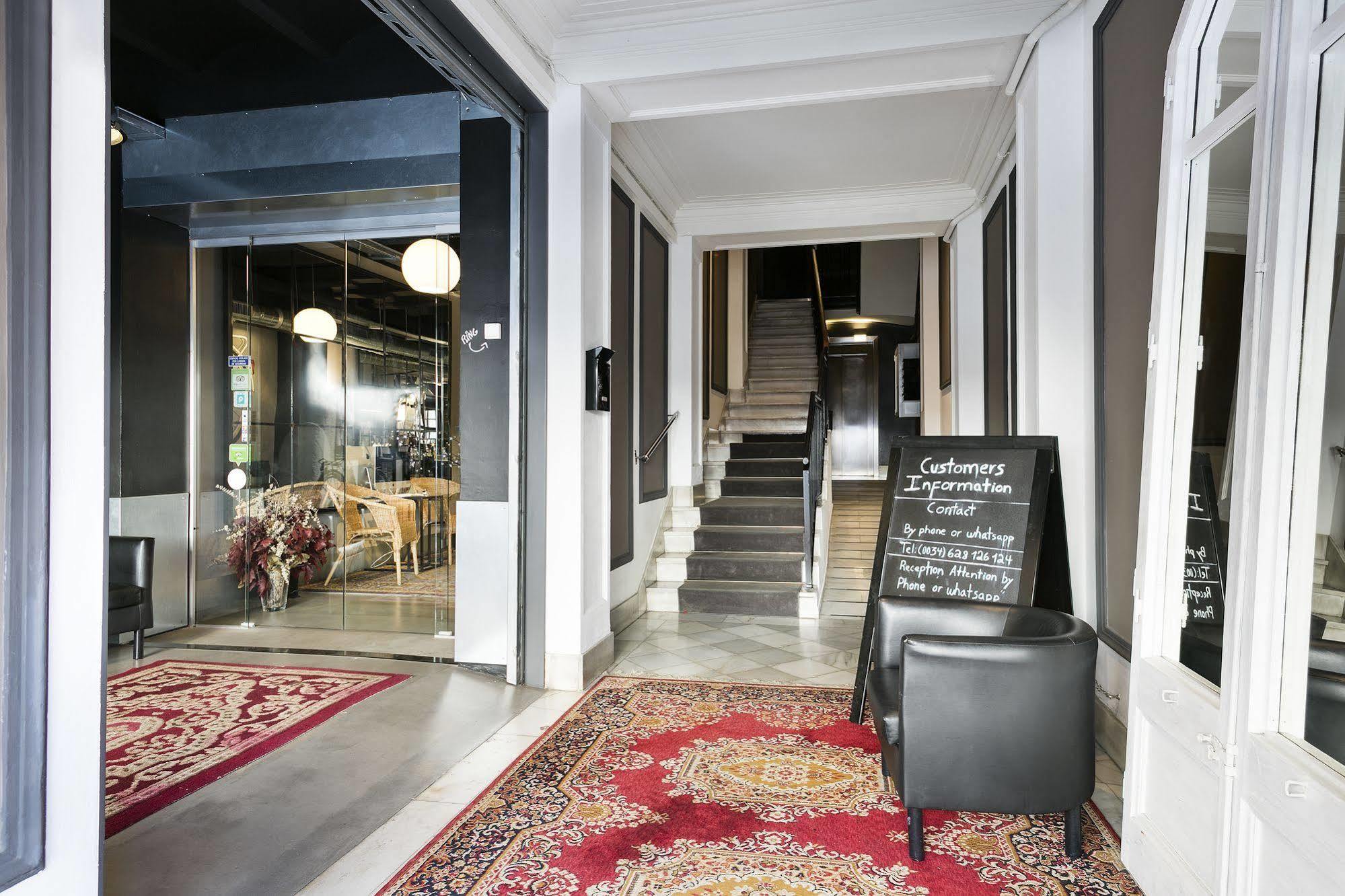 Fira Apartments By Gaiarooms Barcelona Eksteriør bilde