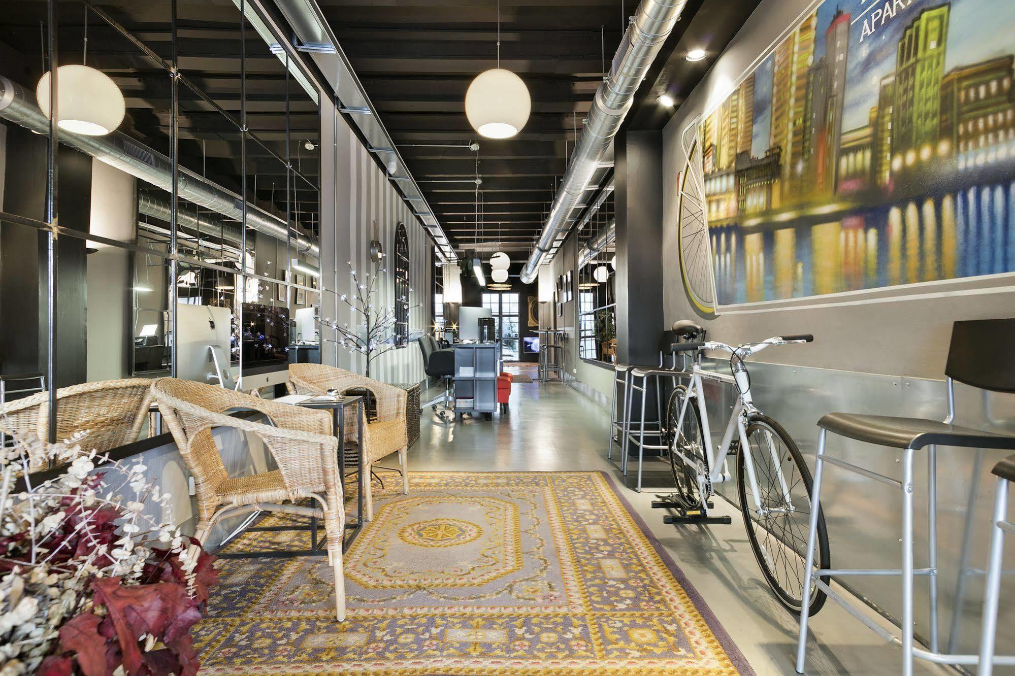 Fira Apartments By Gaiarooms Barcelona Eksteriør bilde