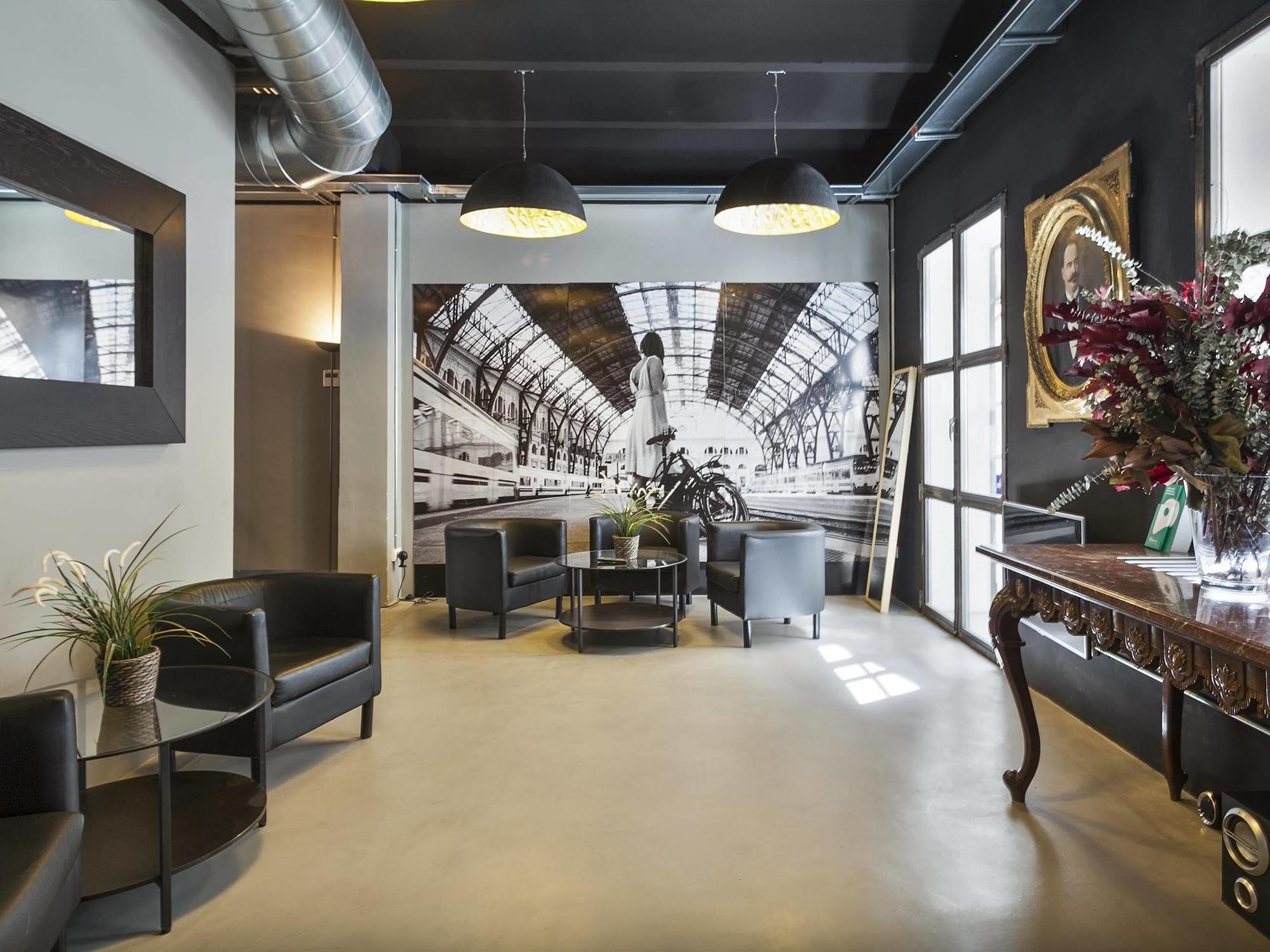 Fira Apartments By Gaiarooms Barcelona Eksteriør bilde